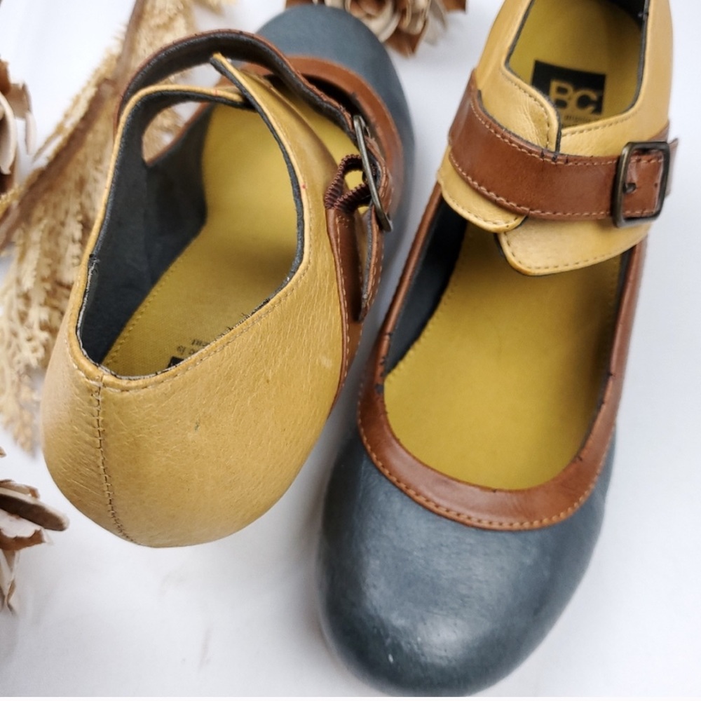 BC Blue Tan Yellow Vintage Style Leather Heels 7m